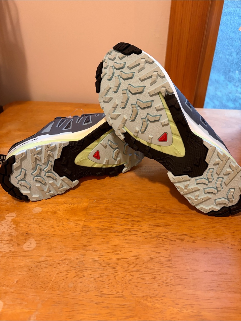 Salomon Woman’s XA Pro 3D V9 Trail Shoes in Black & Light blue - Picture 5 of 8